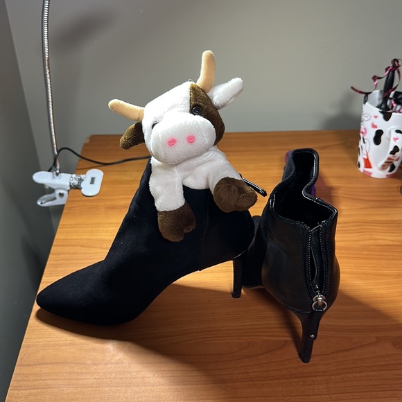 Boots - Picture 2 of 5